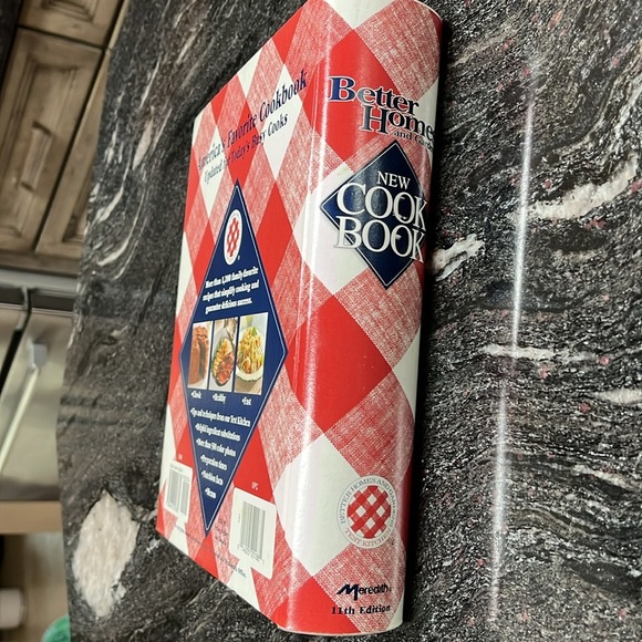 Better Homes and Gardens Red and Blue Cook Book Dated 1996 Beautiful Condition - Picture 13 of 13